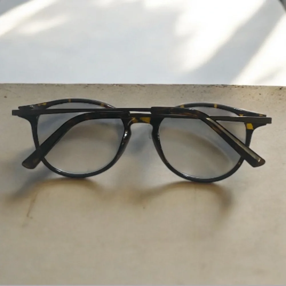 Stylish Round Glasses with Tortoise Shell Pattern Foster Grant